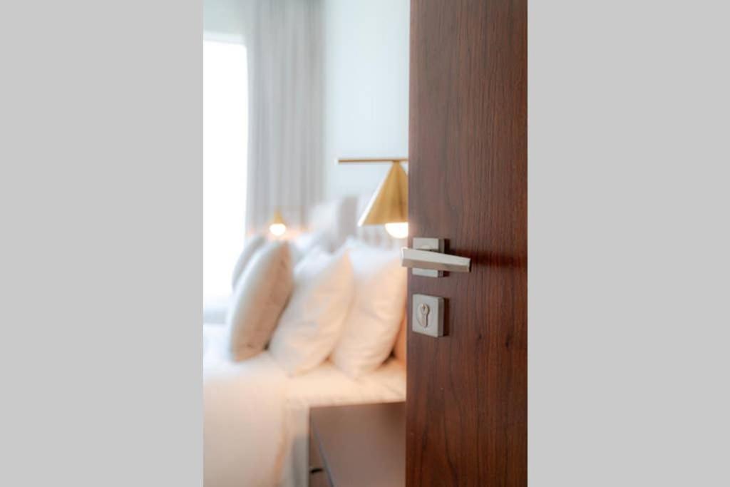 Full Burj Khalifa View: Atlas Homestays - 03 Bedroom At Burj Vista 5503 * Dubai