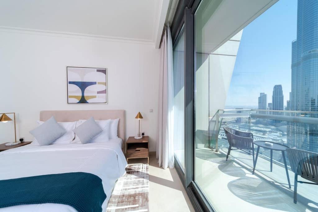 Full Burj Khalifa View: Atlas Homestays - 03 Bedroom At Burj Vista 5503 Apartment
